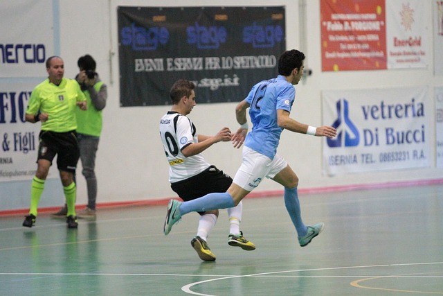 米兰0比1不敌拉齐奥，这场比赛再次证明，米兰需要一个中锋