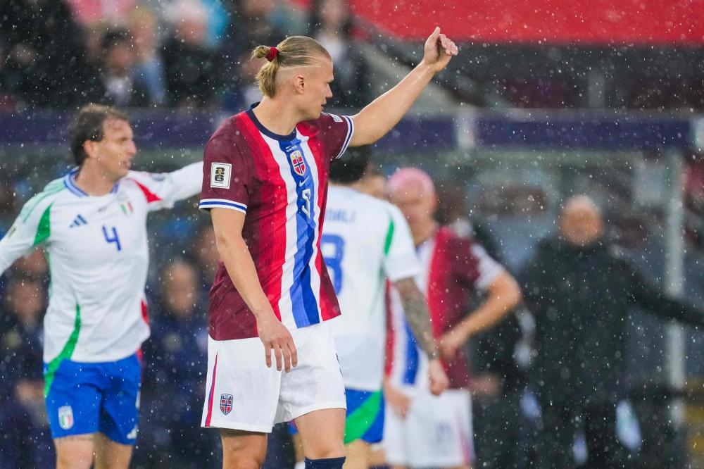 体育精神，霍伊伦祝贺麦克托米奈和苏格兰晋级世界杯